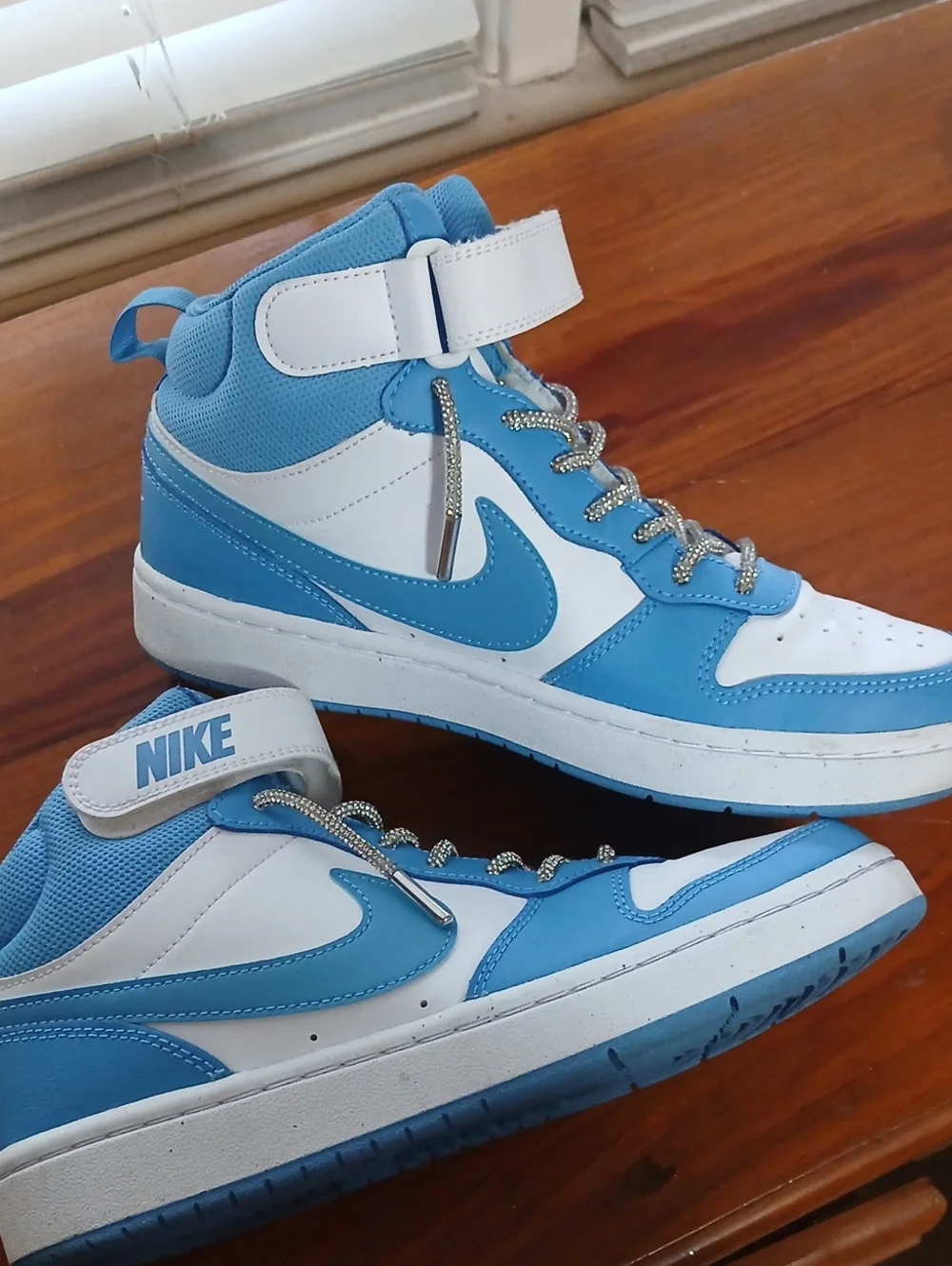 Nike Youth Size 6 High-Top Sneakers
